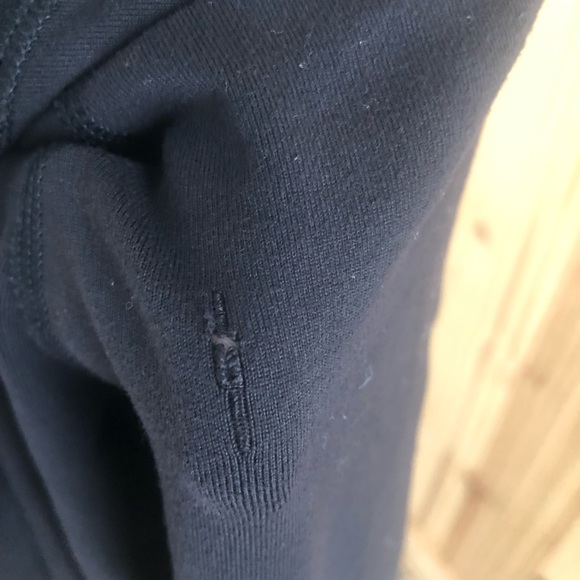 High Rise Wunder Unders. Size 8. - Picture 3 of 4